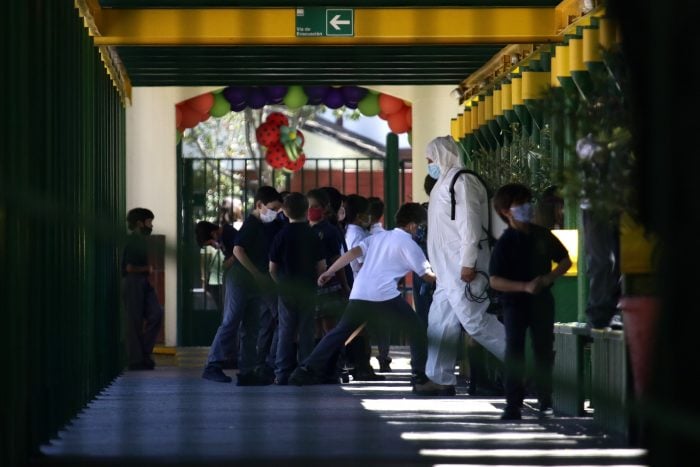 Cinco colegios más entran en cuarentena por contagios de COVID-19