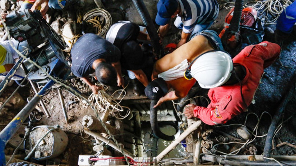 Temen muerte de 11 trabajadores atrapados en mina de extracción ilegal de oro en Colombia