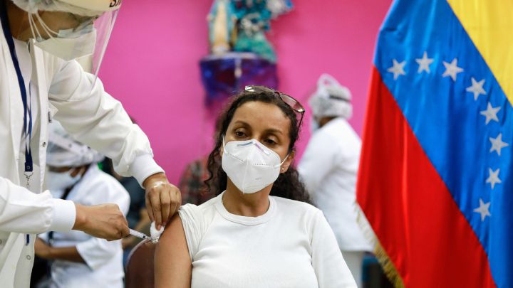 Oposición exige «vacunación masiva» en Venezuela y subestima el bloqueo contra el país