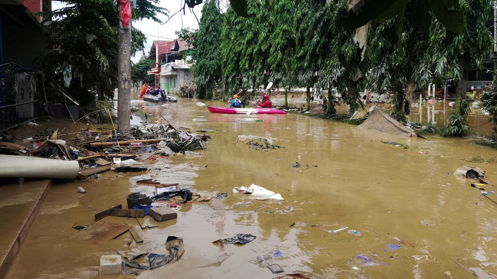 Fuertes inundaciones y deslizamientos dejan 60 muertos y decenas de heridos en Indonesia
