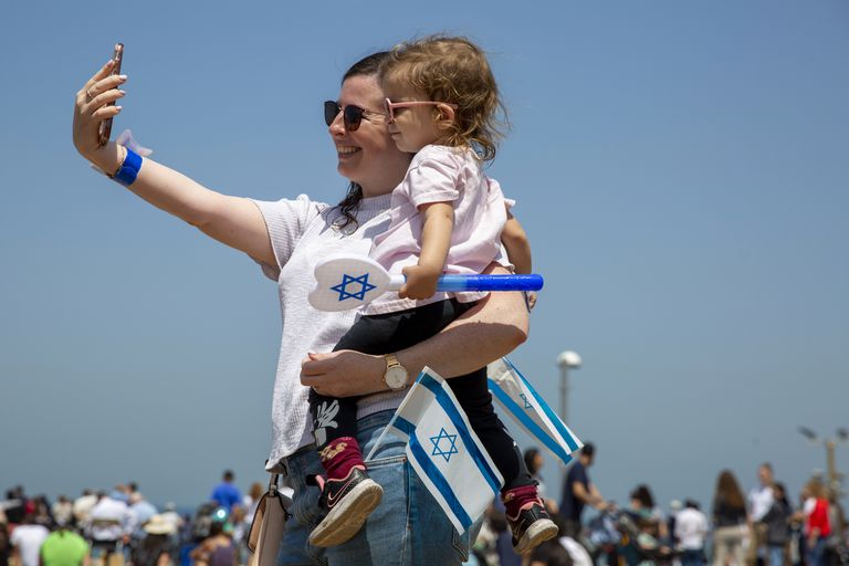 Israel se libera de la mascarilla tras intensa campaña de vacunación contra la Covid-19