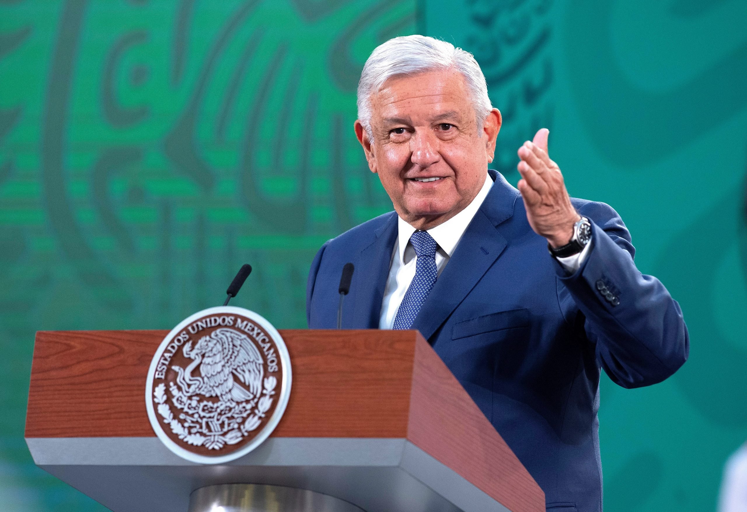 AMLO alienta vacunación de adultos mayores