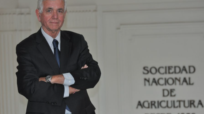 Presidente de la SNA, Ricardo Ariztía, preocupado por falta de mano de obra dice que «la idiosincracia del chileno es aceptar los bonos y no querer trabajar»