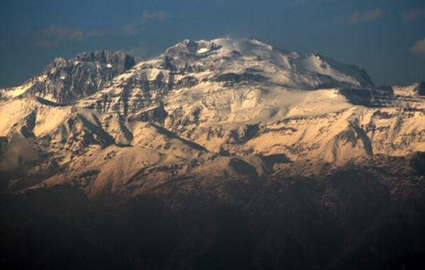 El camino de las máquinas: Fundación ligada a Anglo American y Valle Nevado destruye santuario inca Cerro El Plomo