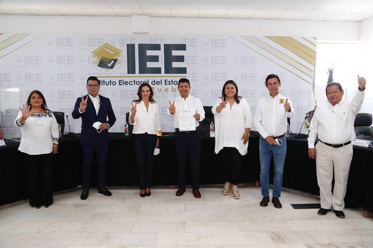 Eduardo Rivera se registra ante el Instituto Electoral del Estado de Puebla