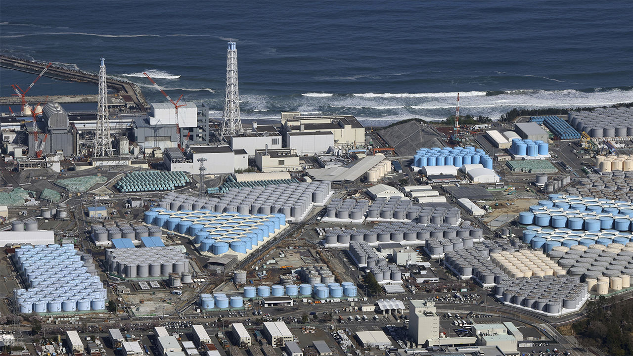 China desafía a funcionario japonés a beber agua de Fukushima si es tan segura como para ser vertida al mar