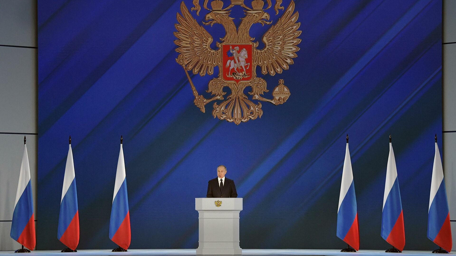 Putin: Espero que a nadie se le ocurra cruzar la línea roja en las relaciones con Rusia