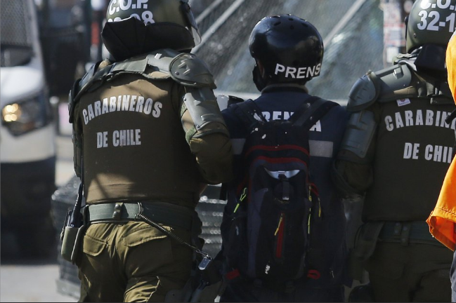 Chile retrocede en ranking internacional sobre libertad de prensa: Cubrir las manifestaciones se ha convertido en una «actividad extremadamente peligrosa”