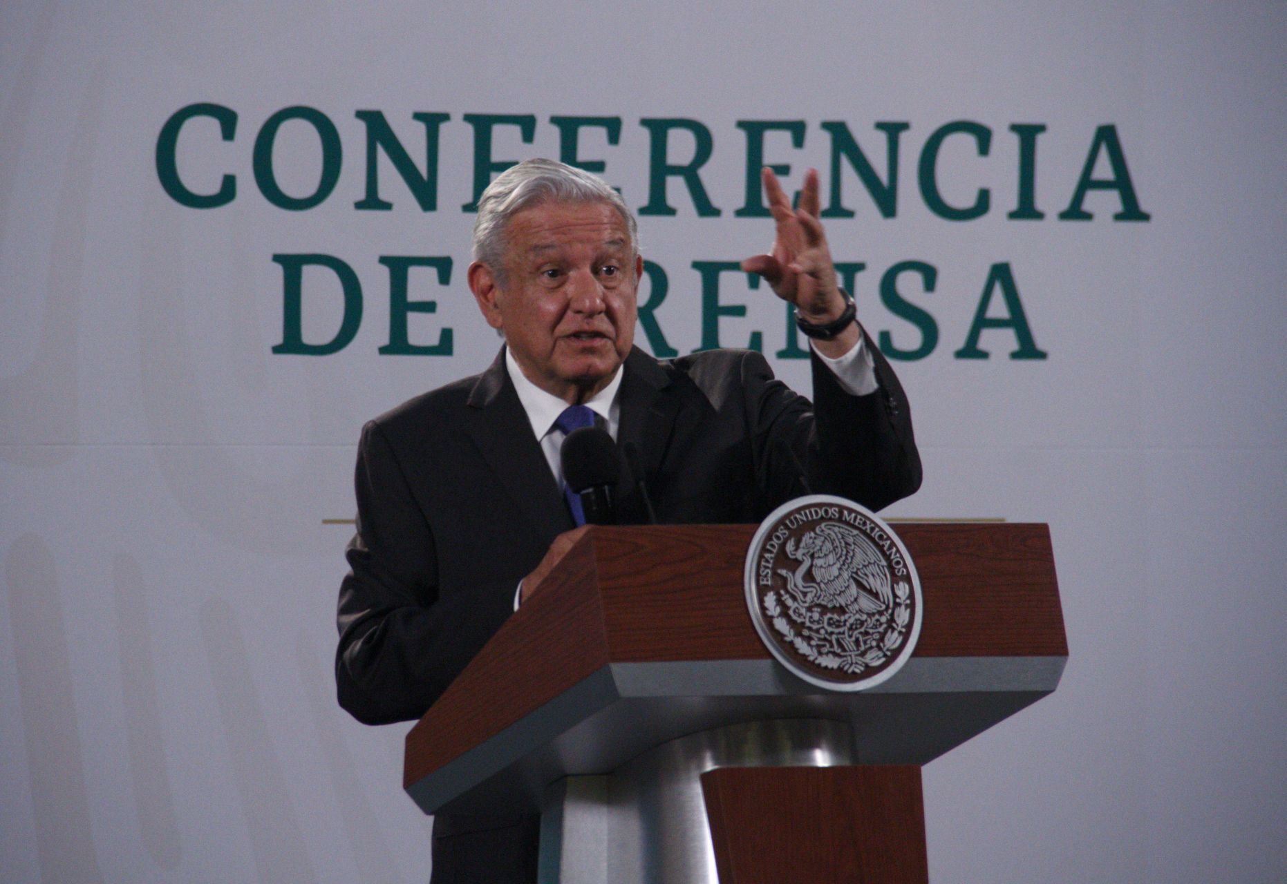 México fue pasivo ante los cárteles del narco: exembajador estadounidense; AMLO responde