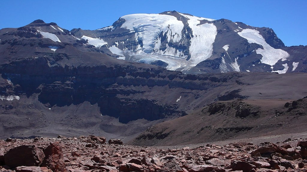 Interponen recurso de protección para proteger patrimonio ancestral incaico del Cerro El Plomo