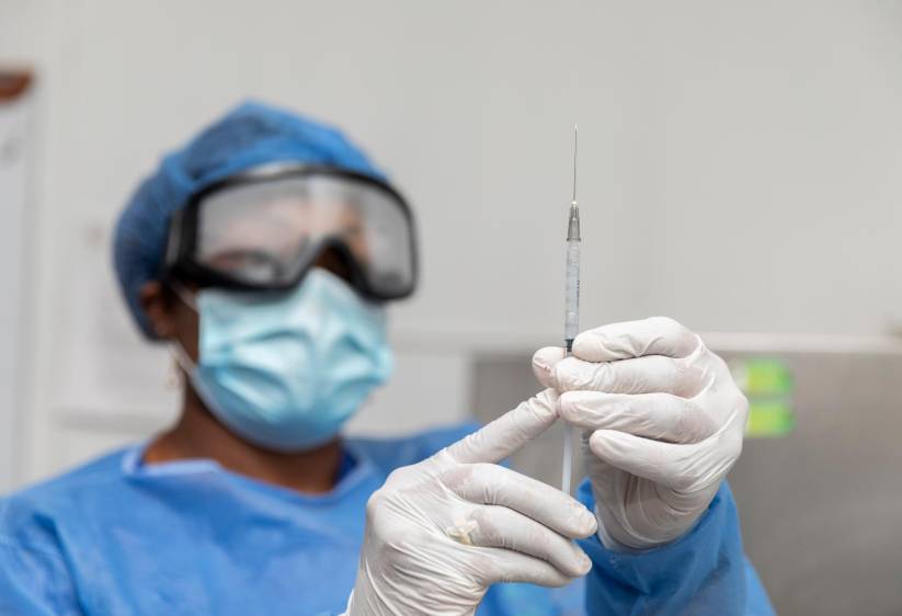 Minsal reconoce “falla técnica” tras enviar por error correo de convocatoria a vacunación contra el COVID-19