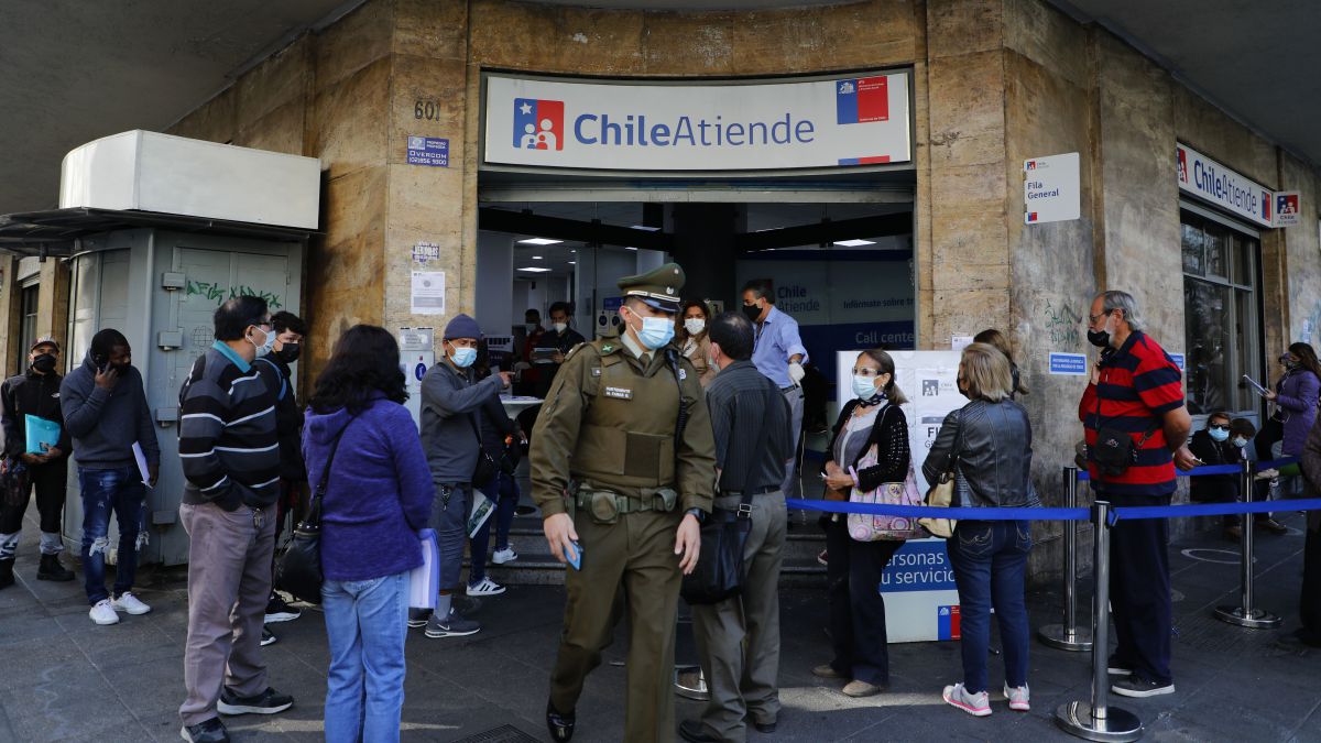 Reportaje de la BBC hace duras críticas hacia el sistema de apoyos sociales del gobierno de Chile para enfrentar la pandemia