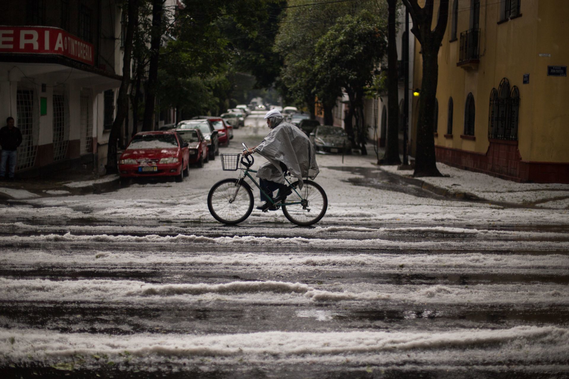 Tolvaneras, granizadas y hasta tornados pronostican en México