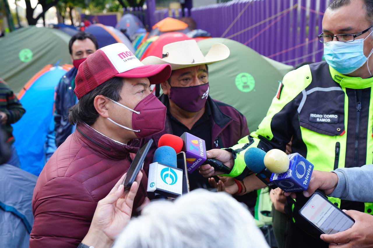 Salgado Macedonio llega a la CDMX en protesta por su candidatura; INE tiene hasta el martes para resolver