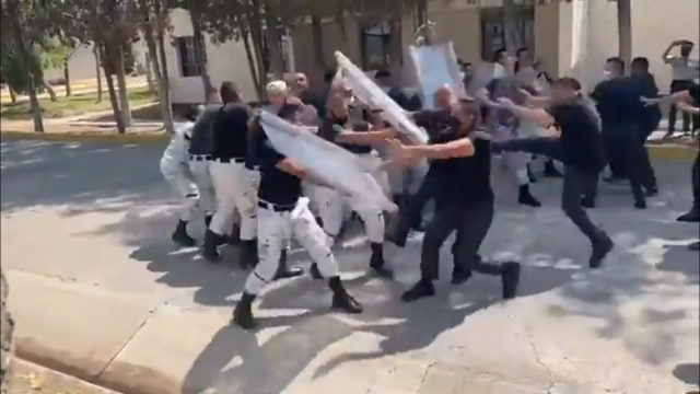 Pelea durante entrenamiento de la Guardia Nacional