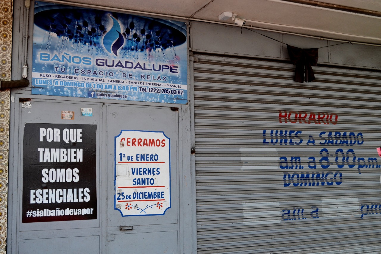 ¿Cómo operan los baños públicos en Puebla tras un año de pandemia?