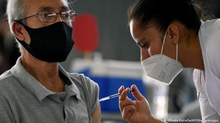Vacunación en México llega a 11 millones de personas
