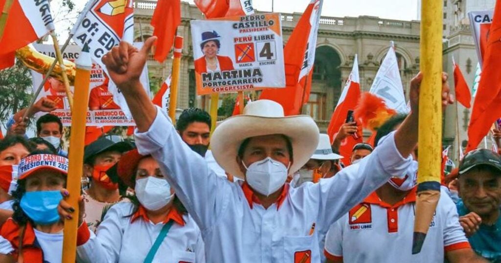 Con imagen de Allende y Neruda pacto del candidato Pedro Castillo espera resultado de elecciones en Perú