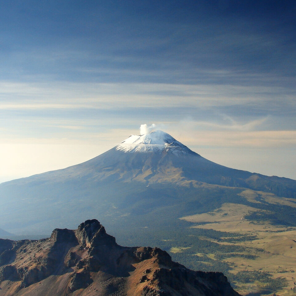 Volcán_popocatépetl_humeando_al_atardecer
