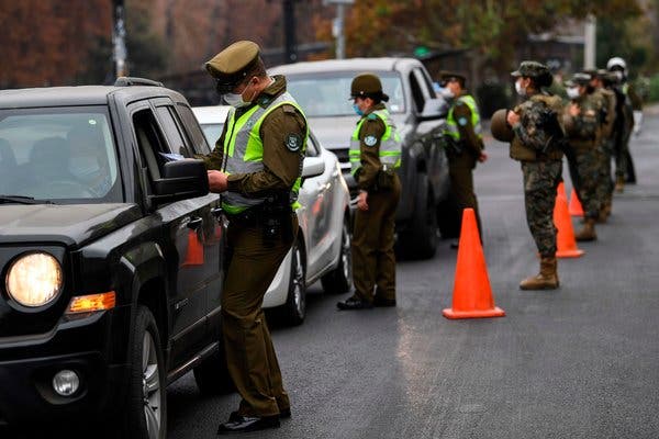 Adelanto del toque de queda, cierre de fronteras y modificaciones a permisos y cuarentenas: Gobierno anuncia nuevas restricciones para intentar frenar contagios de COVID-19