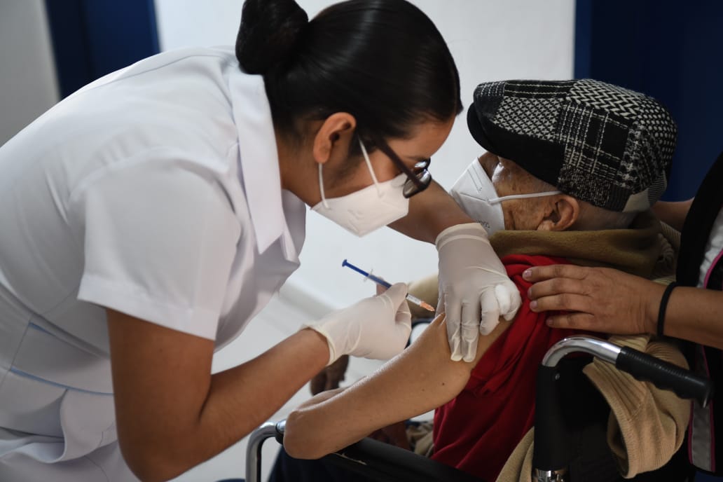 Pide Salud seguir medidas sanitarias aún vacunados