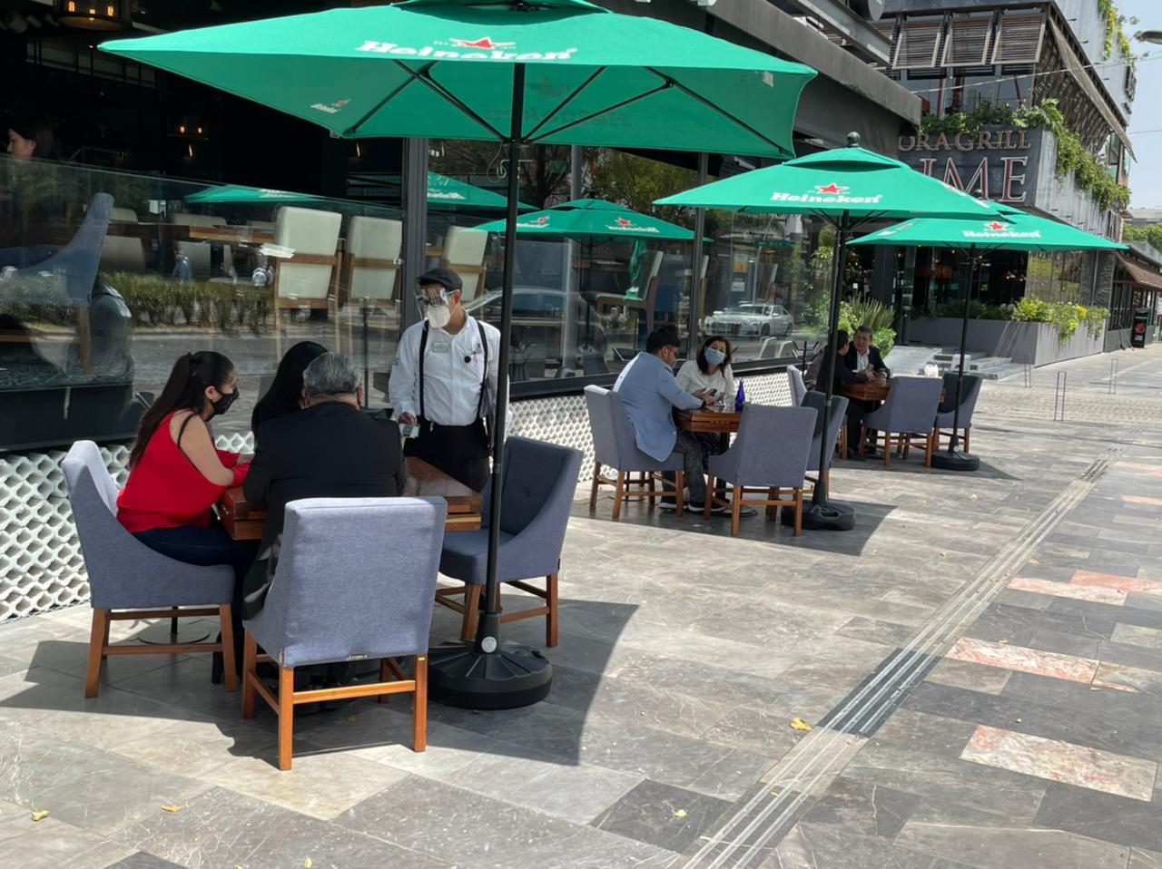 Avenida Juárez estrena terrazas restauranteras con esperanza de aumentar ventas