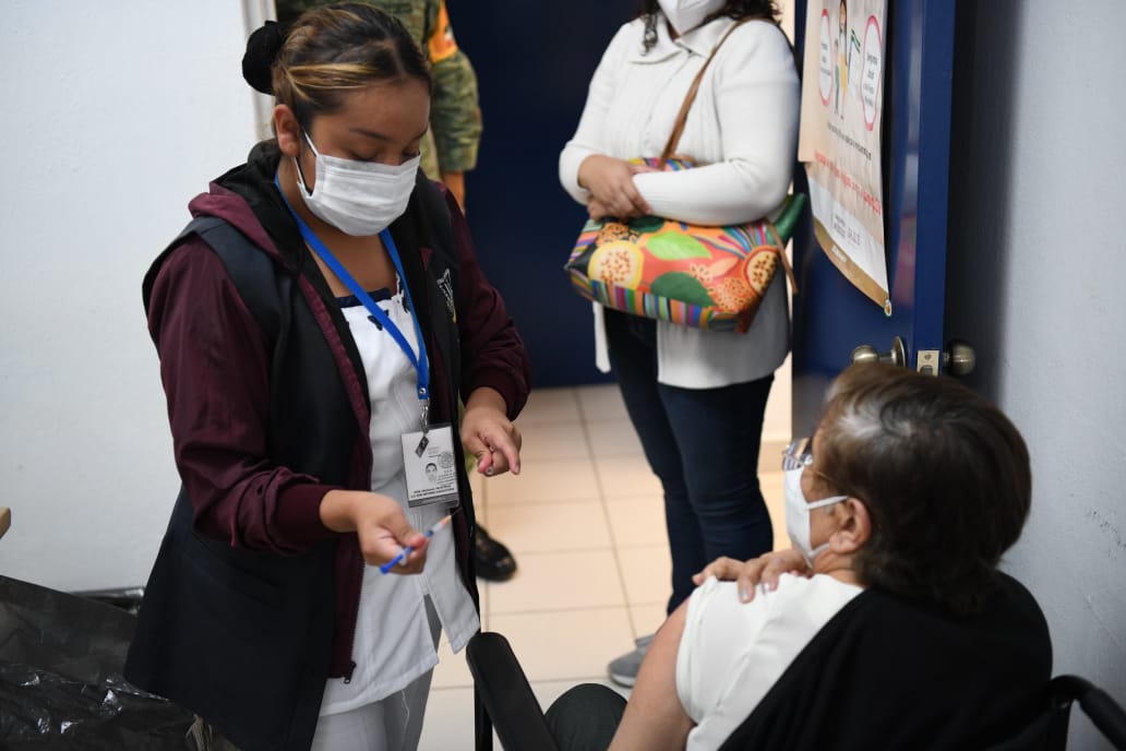 Puebla entrega lista de su personal docente para recibir la vacuna contra la Covid-19