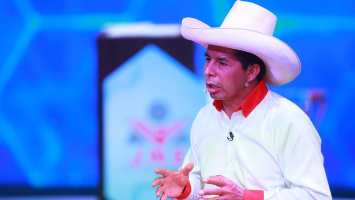 Encuesta perfila como ganador a Pedro Castillo en segunda vuelta de elecciones presidenciales en Perú
