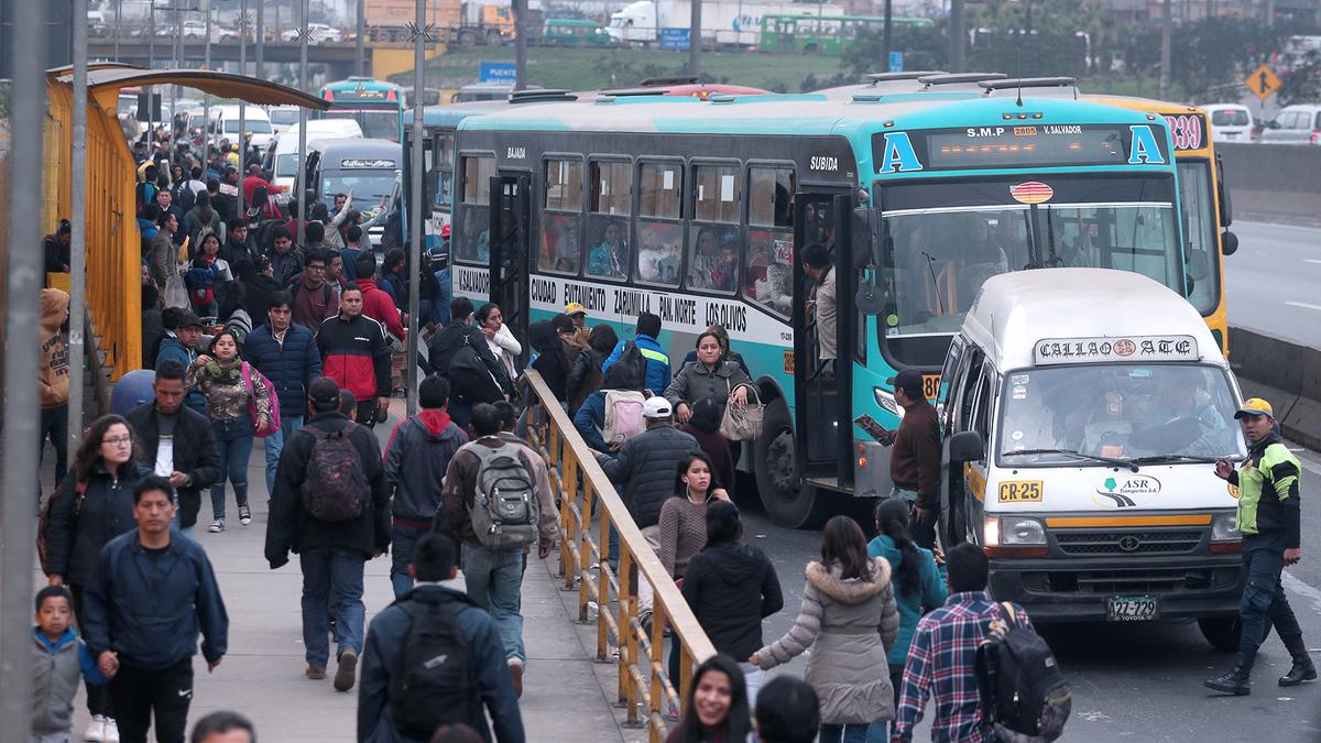 En Perú extienden emergencia por Covid-19 mientras en Uruguay se mantienen pocas medidas