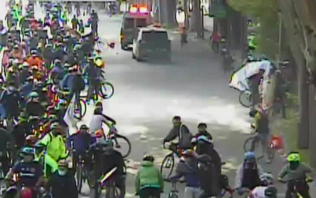 (Video) Carabineros reprimió a ciclistas durante franja horaria deportiva en Providencia