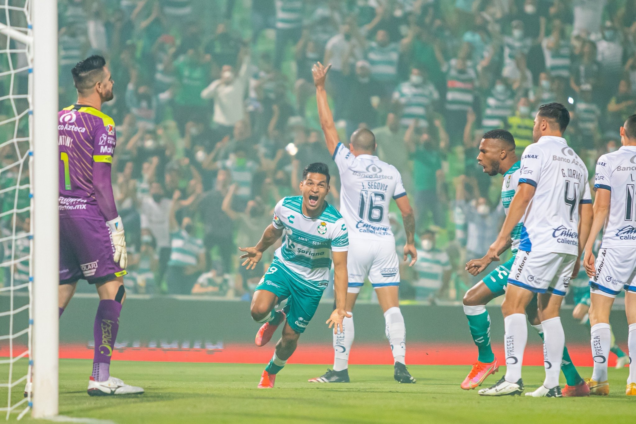 Se busca un milagro; Puebla cae 3 a 0 frente a Santos en la semifinal de ida
