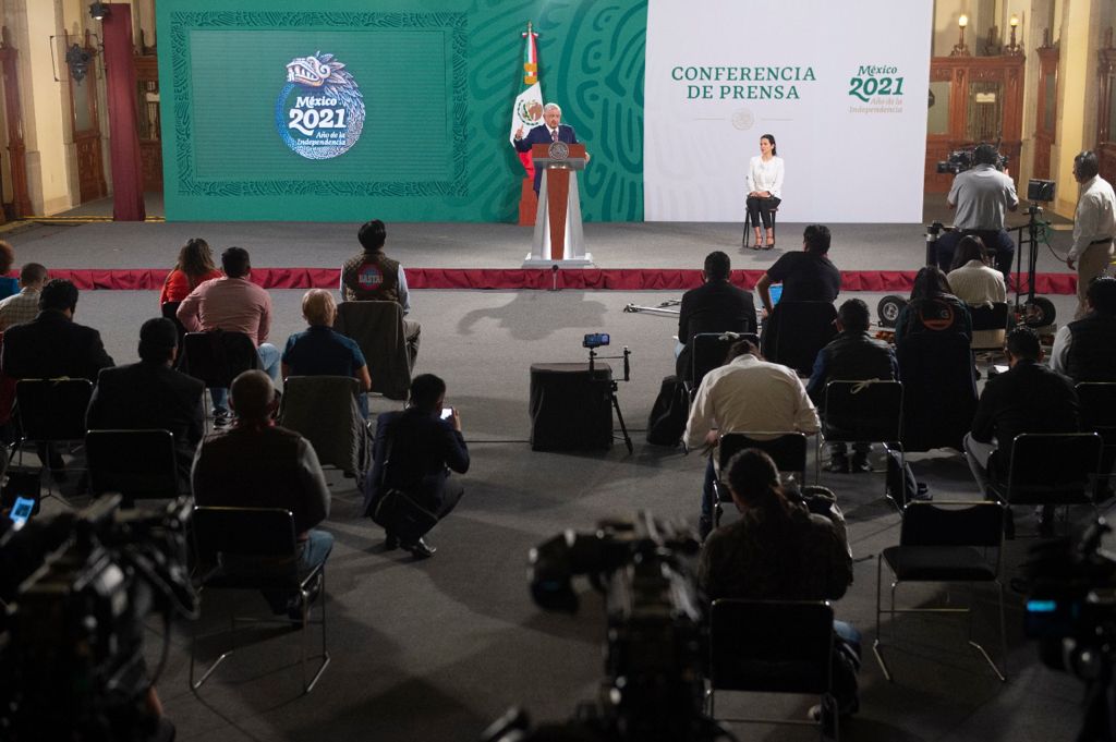 López Obrador compromete mayor atención a familias de desaparecidos