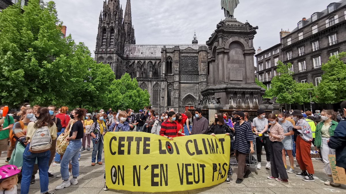 (Fotos) Activistas critican la nueva ley climática propuesta por Enmanuel Macron