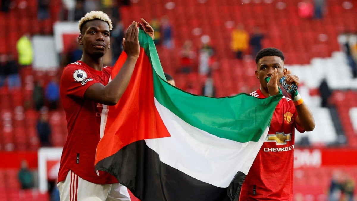 Futbolistas del Manchester United muestran su apoyo a Palestina tras finalizar partido