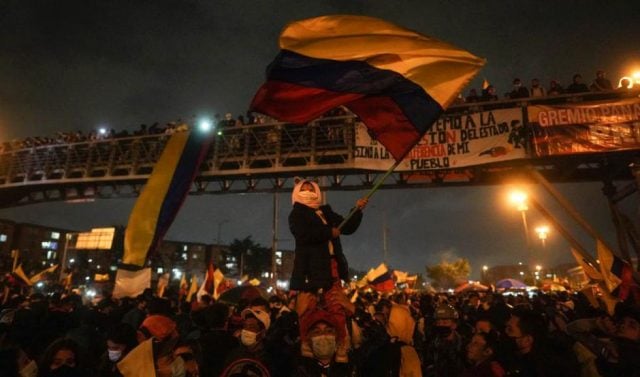 Duque tilda de «terrorismo urbano» protestas en su país y ordena plena asistencia militar en Popayán
