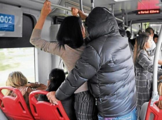 Encuesta OCAC revela que más del 90% de las mujeres ha sufrido acoso en el transporte público