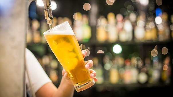 Científicos demuestran que consumo de alcohol puede reducir el cerebro