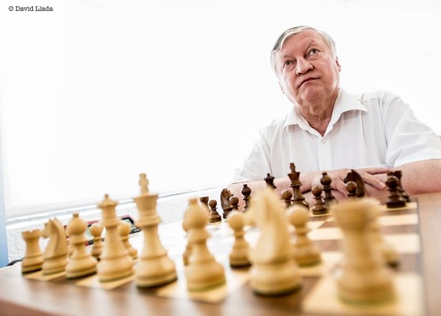 Karpov, leyenda activa del ajedrez, a sus 70 años