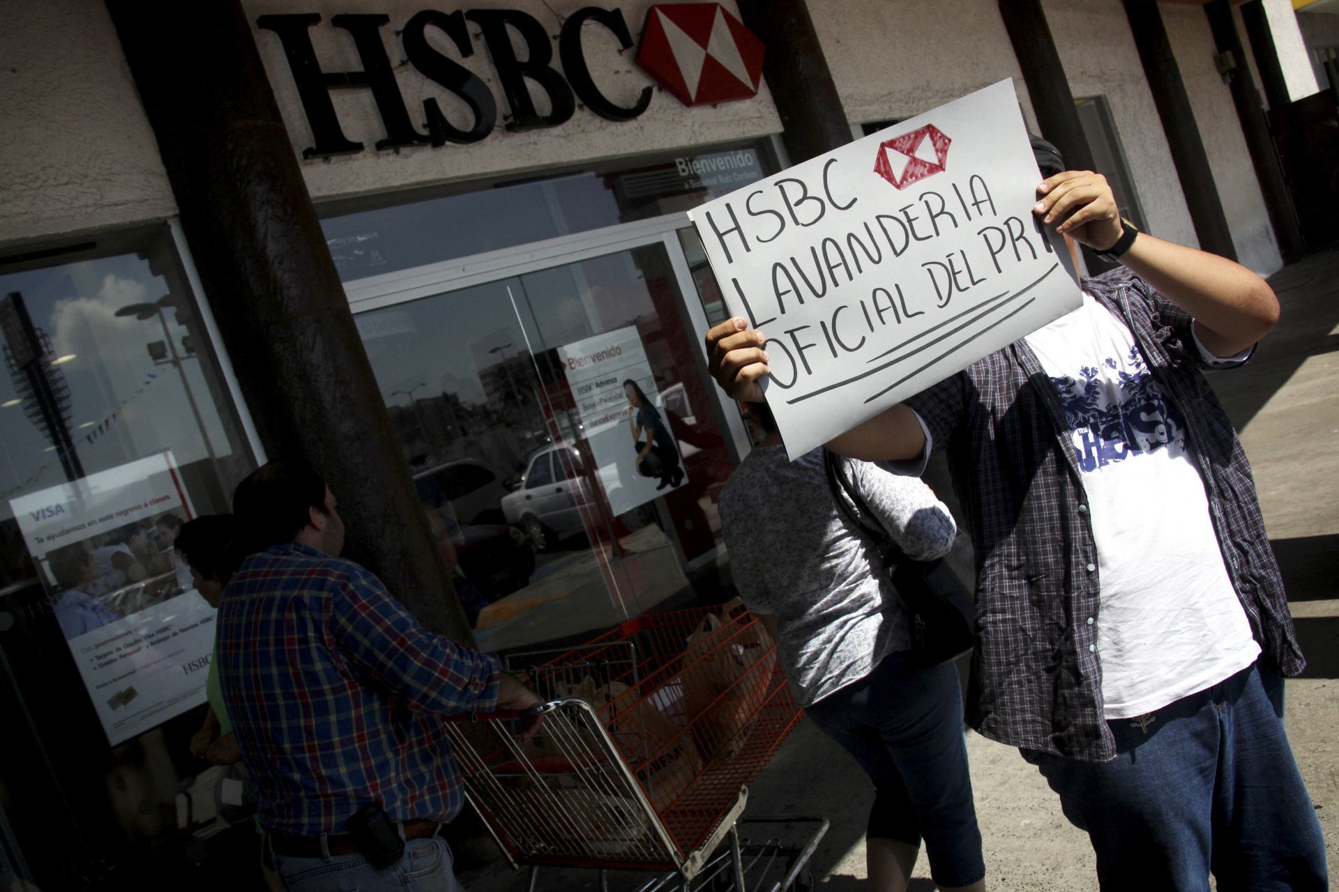 Protesta contra el banco HSBC