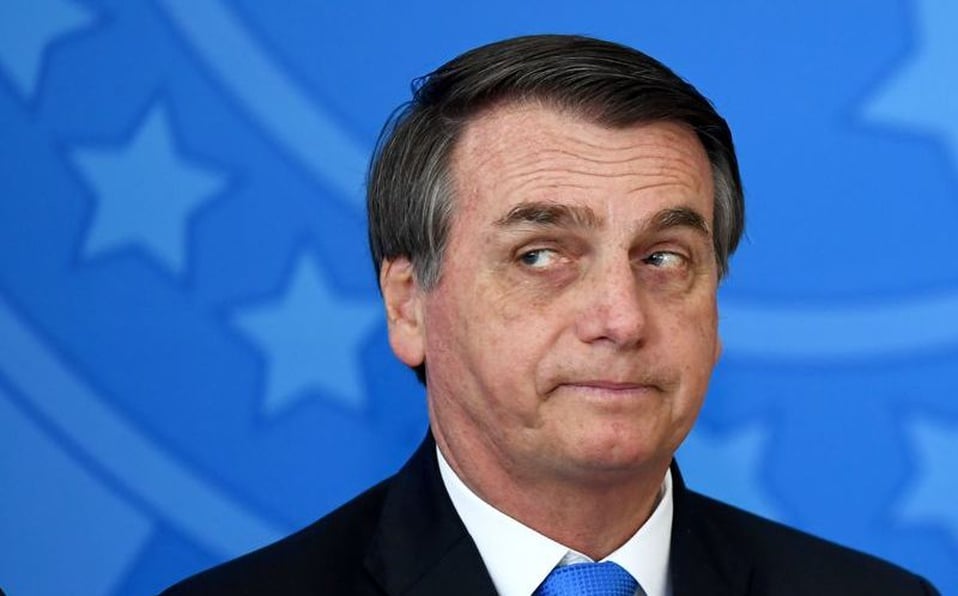 Bolsonaro amenaza con imponer decreto para anular restricciones por la pandemia