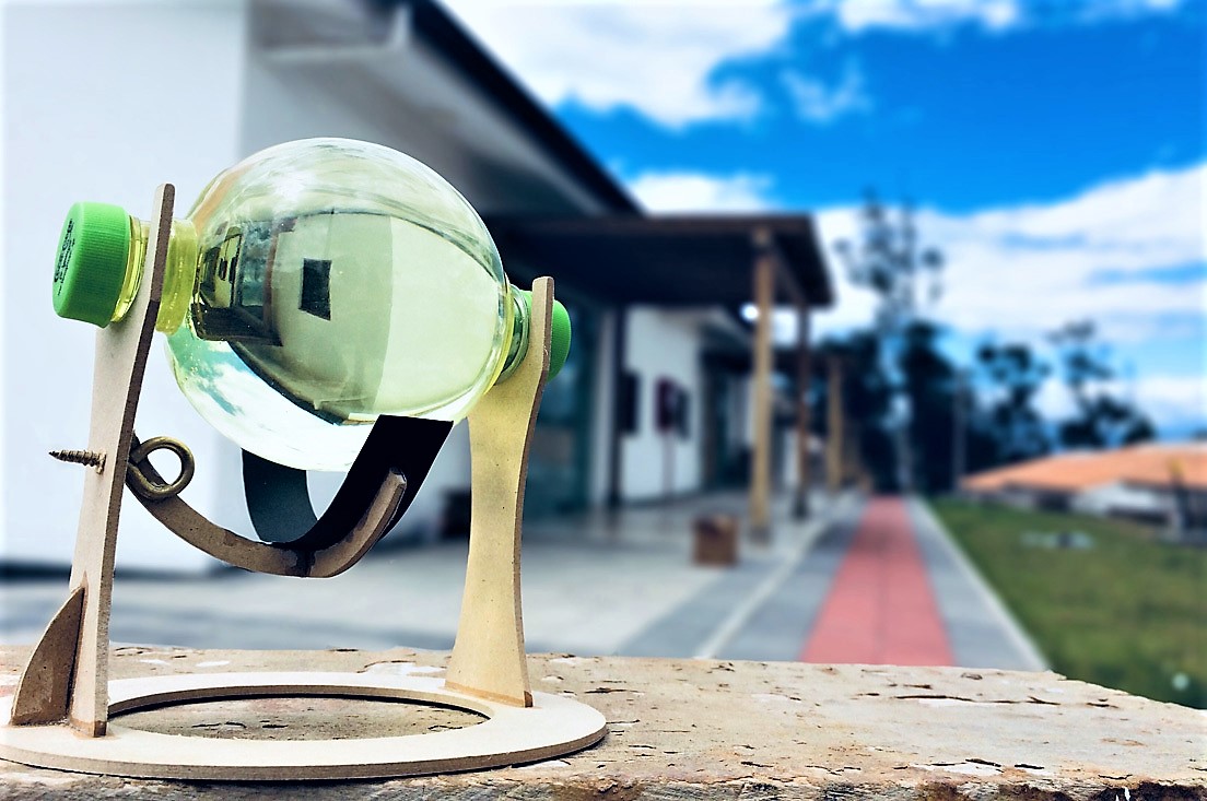 Ecuador: estudiantes crean una esfera de poder que mejora los paneles solares