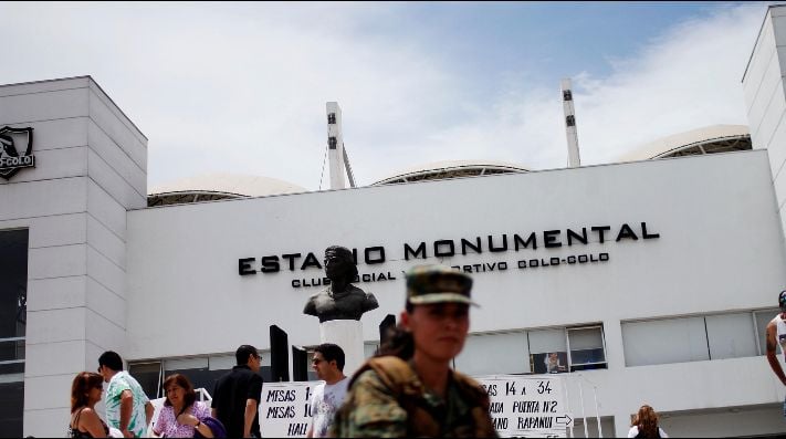 Reportan retraso en instalación de mesas del Estadio Monumental por falta de vocales