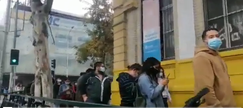 (Video) ¡Ocurre el milagro! Tras llamados de Fabiola Campillai y Mario Acuña se apilan votantes en Santiago y Valparaíso