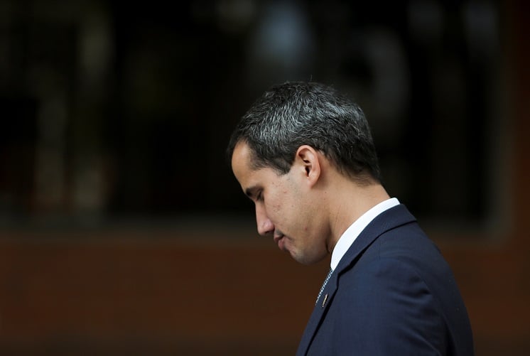 Quelle est la raison du changement de discours de Guaidó et de sa tête baisse devant Maduro?