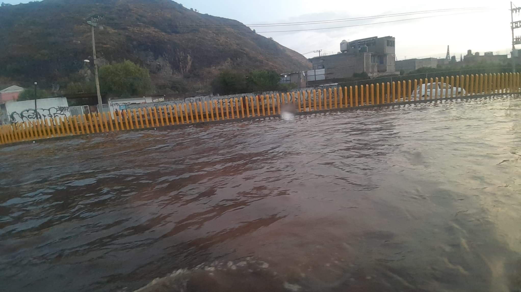 Basura, factor de inundación en la México-Puebla