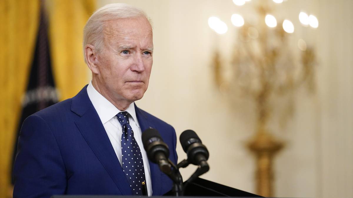Biden revocó decretos de Trump sobre migración, redes sociales y estatuas