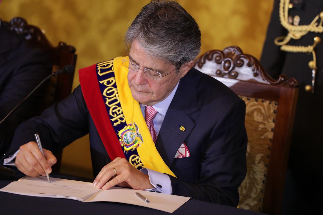 Lasso derogó el reglamento a la Ley de Comunicación emitida en el gobierno de Correa