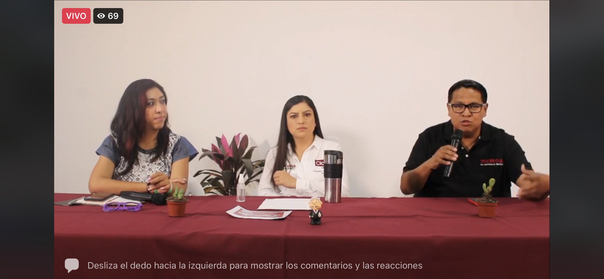 Leobardo Rodríguez acompañando a Claudia Rivera en una transmisión en vivo
