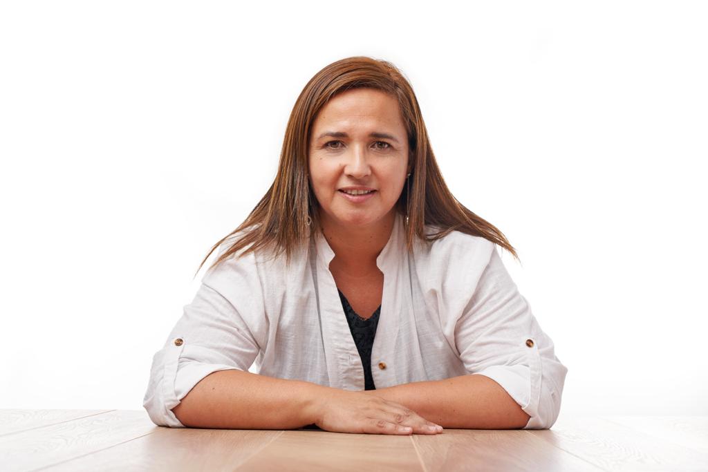 Lorena Meneses, la arquitecta que estaría a punto de derrotar a los partidos de las inmobiliarias (UDI y PPD) en La Cisterna