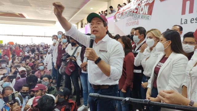 Sujetos con armas largas retienen camioneta de Mario Delgado en Tamaulipas